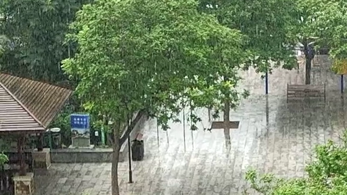北京周末雷雨不断,你那里下雨了吗?下周“牛舔天”再来 北京周末雷雨不断,你那里下雨了吗?下周“牛舔天”再来