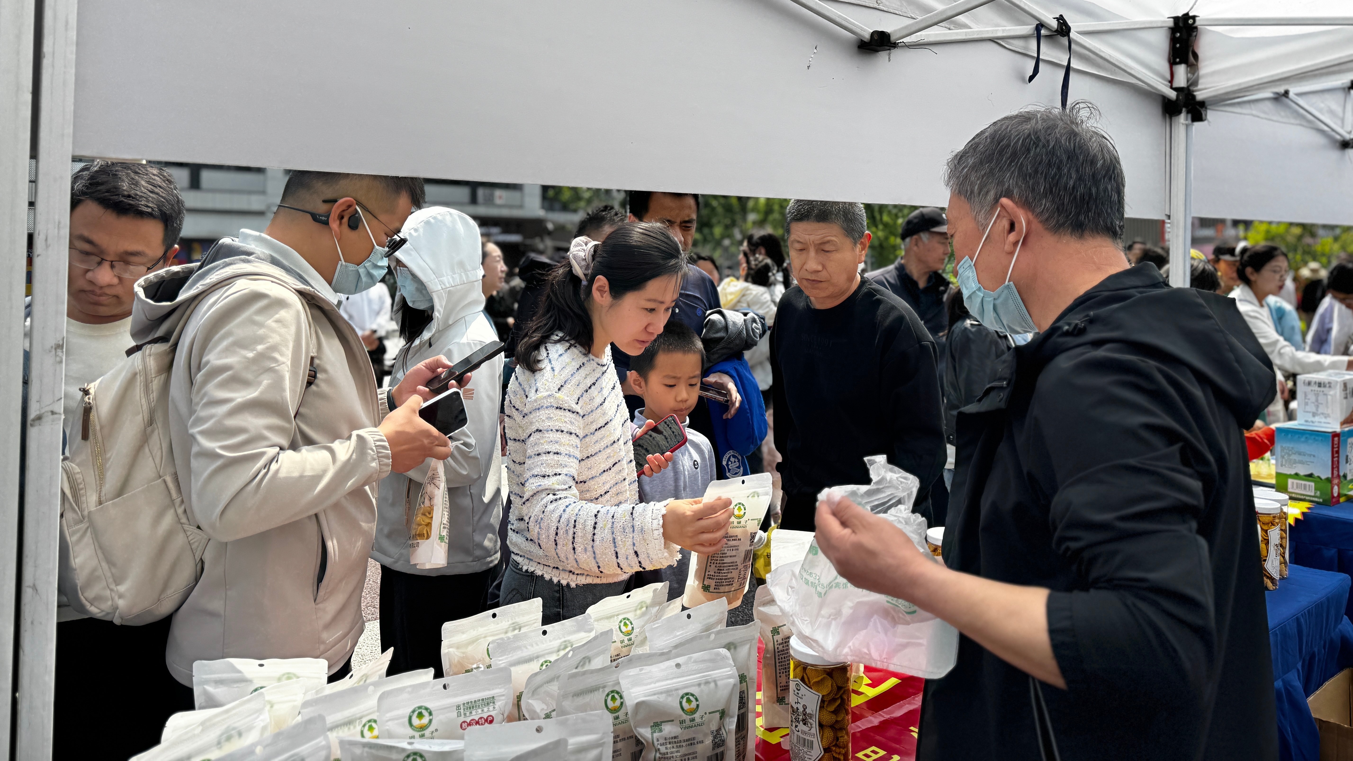 赤峰好物进京啦 居民家门口开启“买买买”模式 赤峰好物进京啦 居民家门口开启“买买买”模式