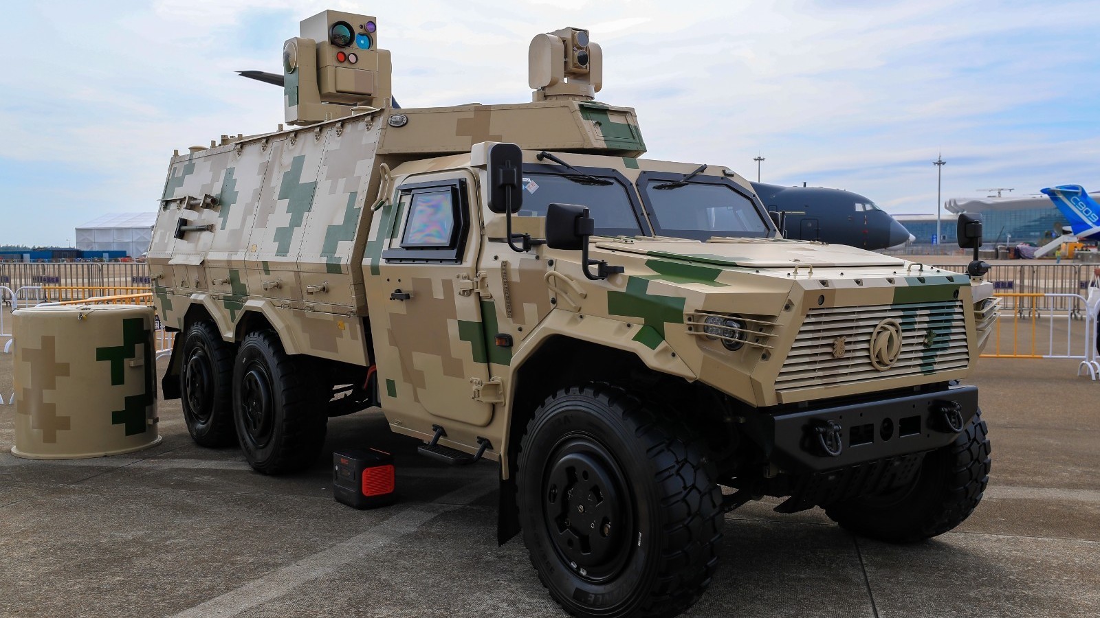 中国航空工业集团发布“光箭”“天盾”系列激光安防装备 中国航空工业集团发布“光箭”“天盾”系列激光安防装备