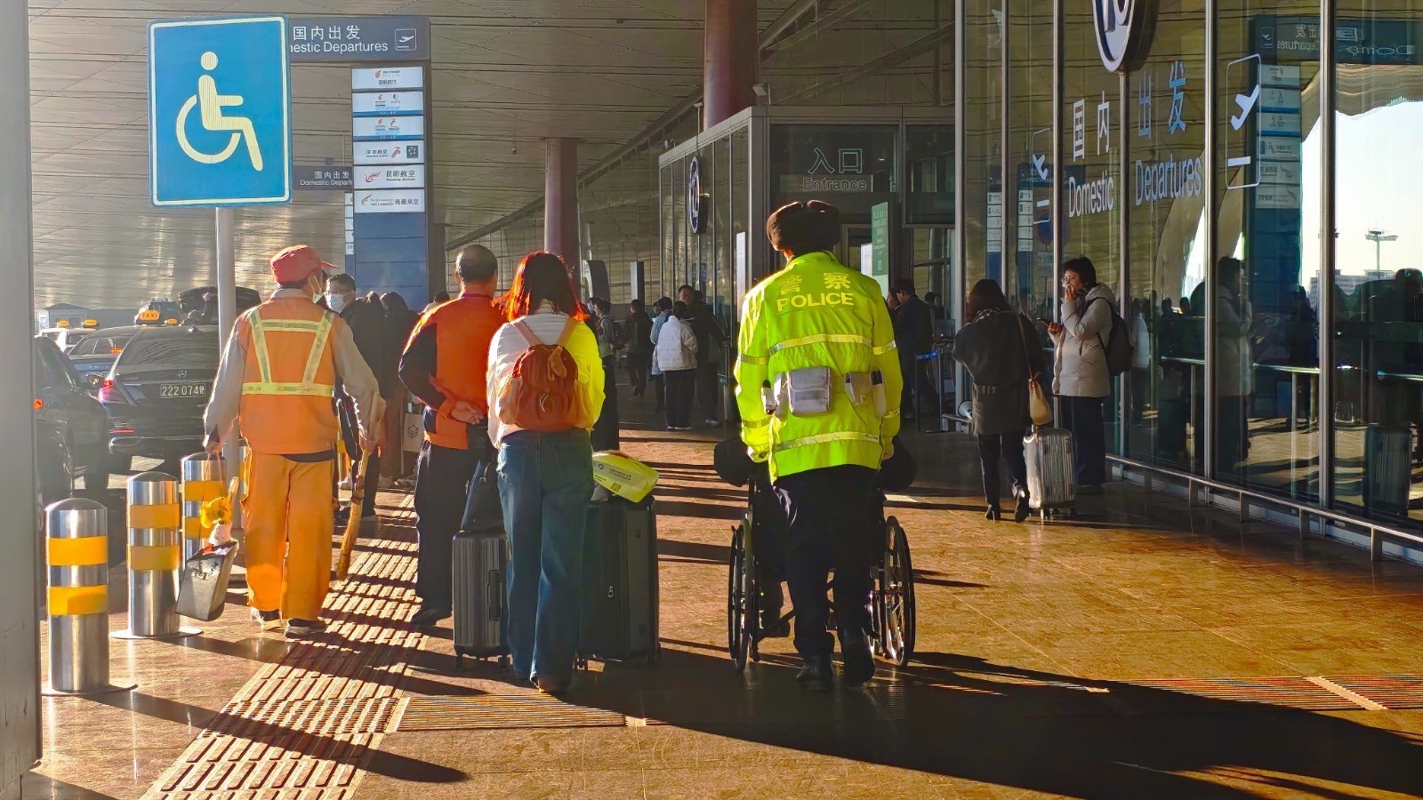 马年春运启幕 首都机场交警全力护航平安归途