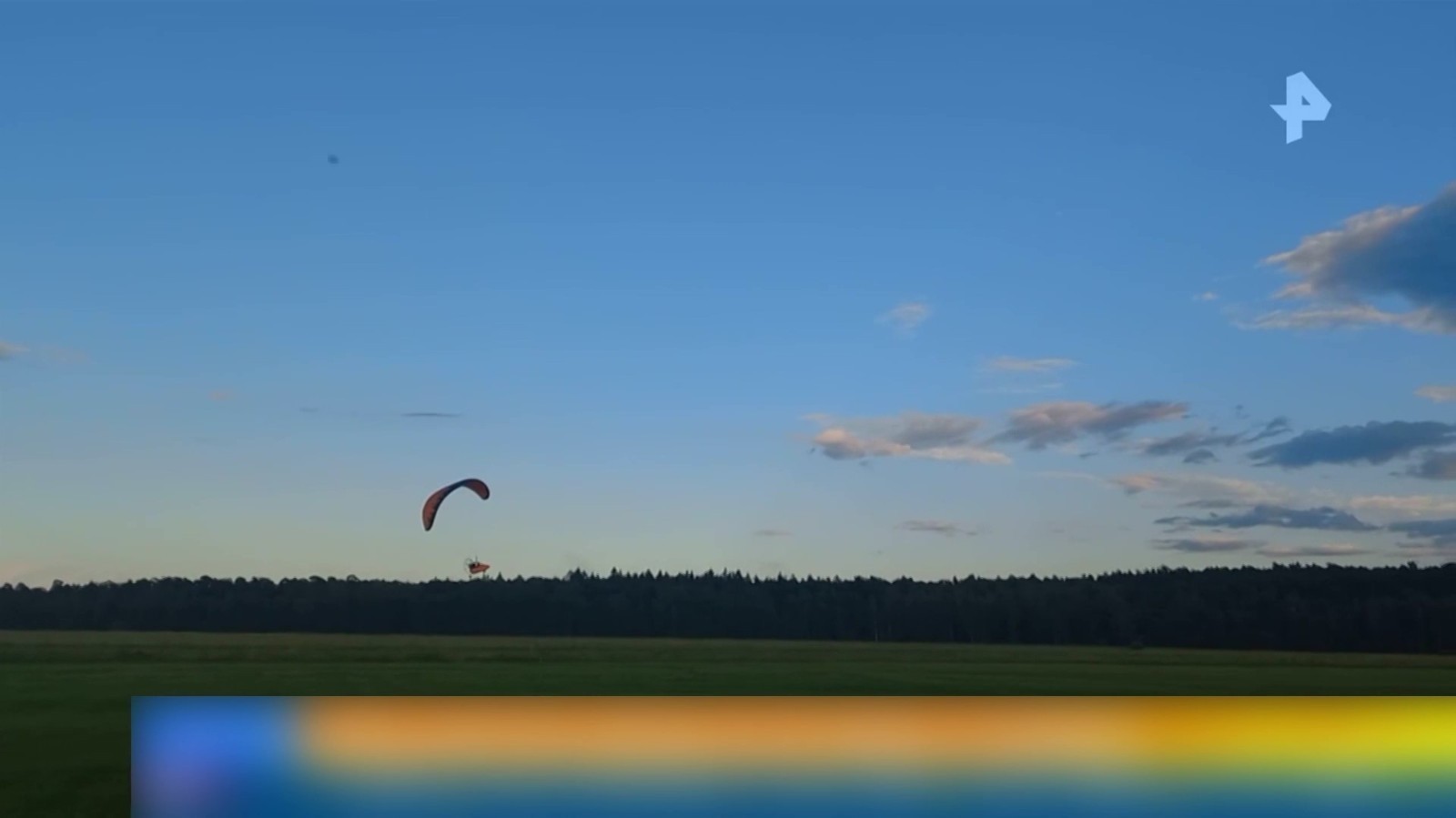 俄探险家计划驾驶滑翔伞飞向北极