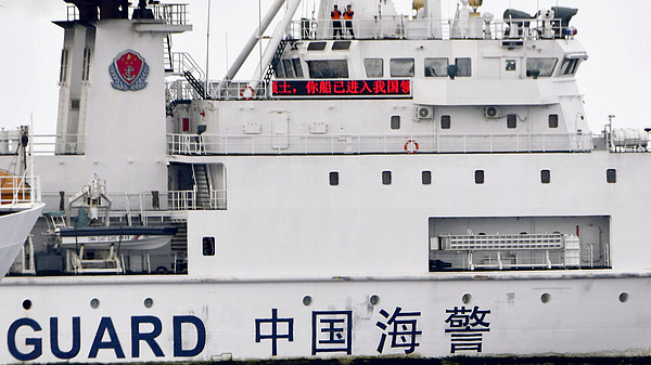 中国海警依法驱离日非法进入我钓鱼岛领海船只