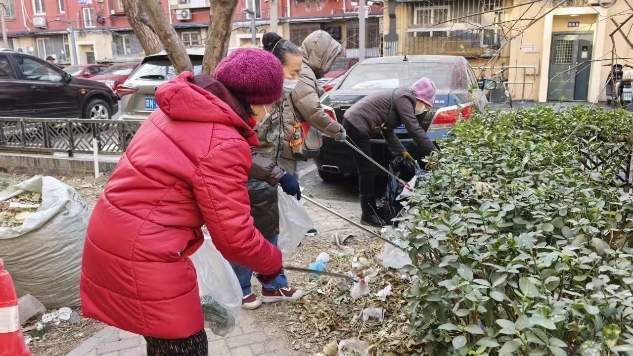 赞！北京60余万人清扫街巷、整治死角，用全民合力擦亮首都颜值