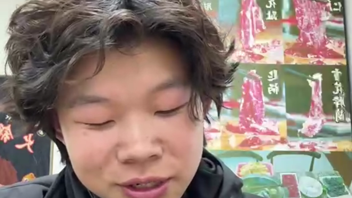 05后外卖员小宇觉得自己亏欠家里又没做太多的贡献