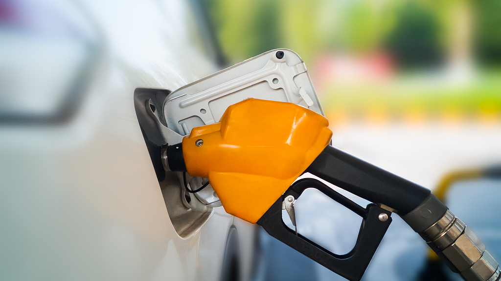 油价今晚要上调,加满一箱油将多花27.5元! 油价今晚要上调,加满一箱油将多花27.5元!