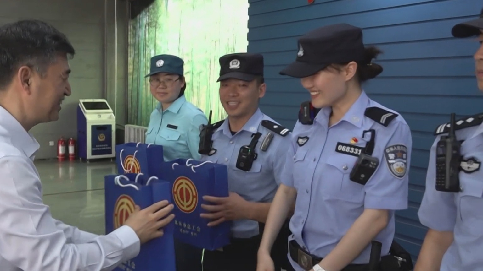 市总工会开展“夏送清凉”专项慰问活动