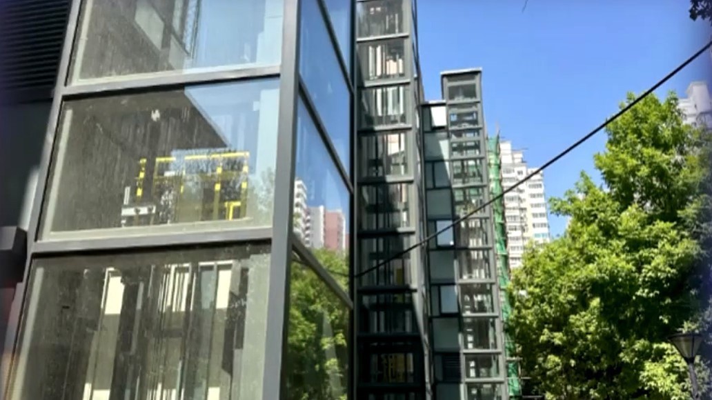 谁来为50位老人的电梯“让路”