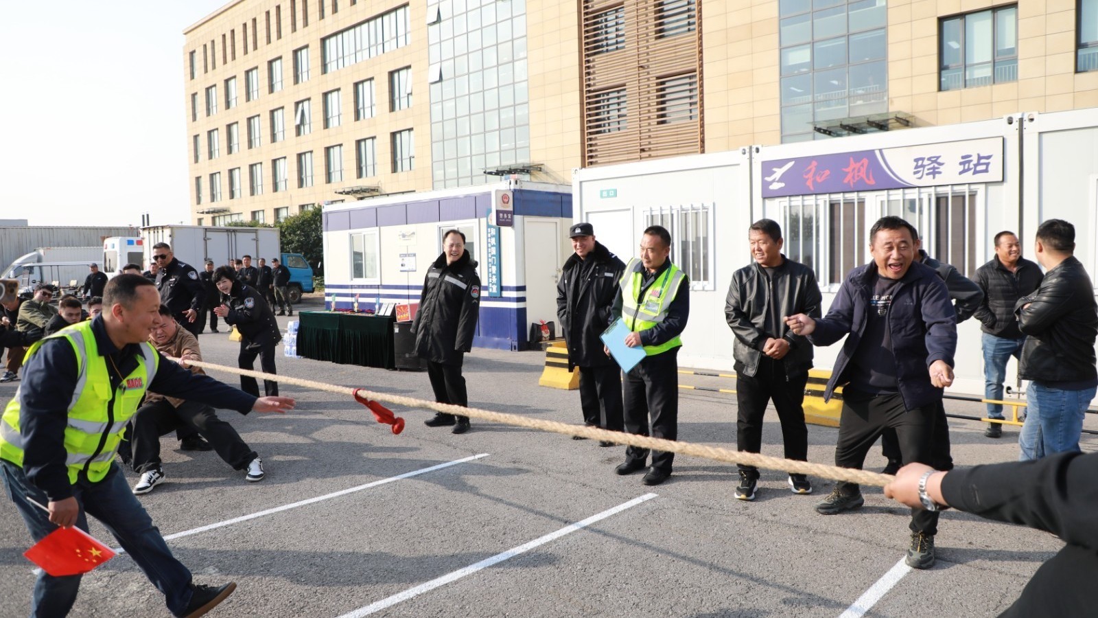 “和枫驿站”架起连心桥 首都机场警民共筑平安货运区 “和枫驿站”架起连心桥 首都机场警民共筑平安货运区