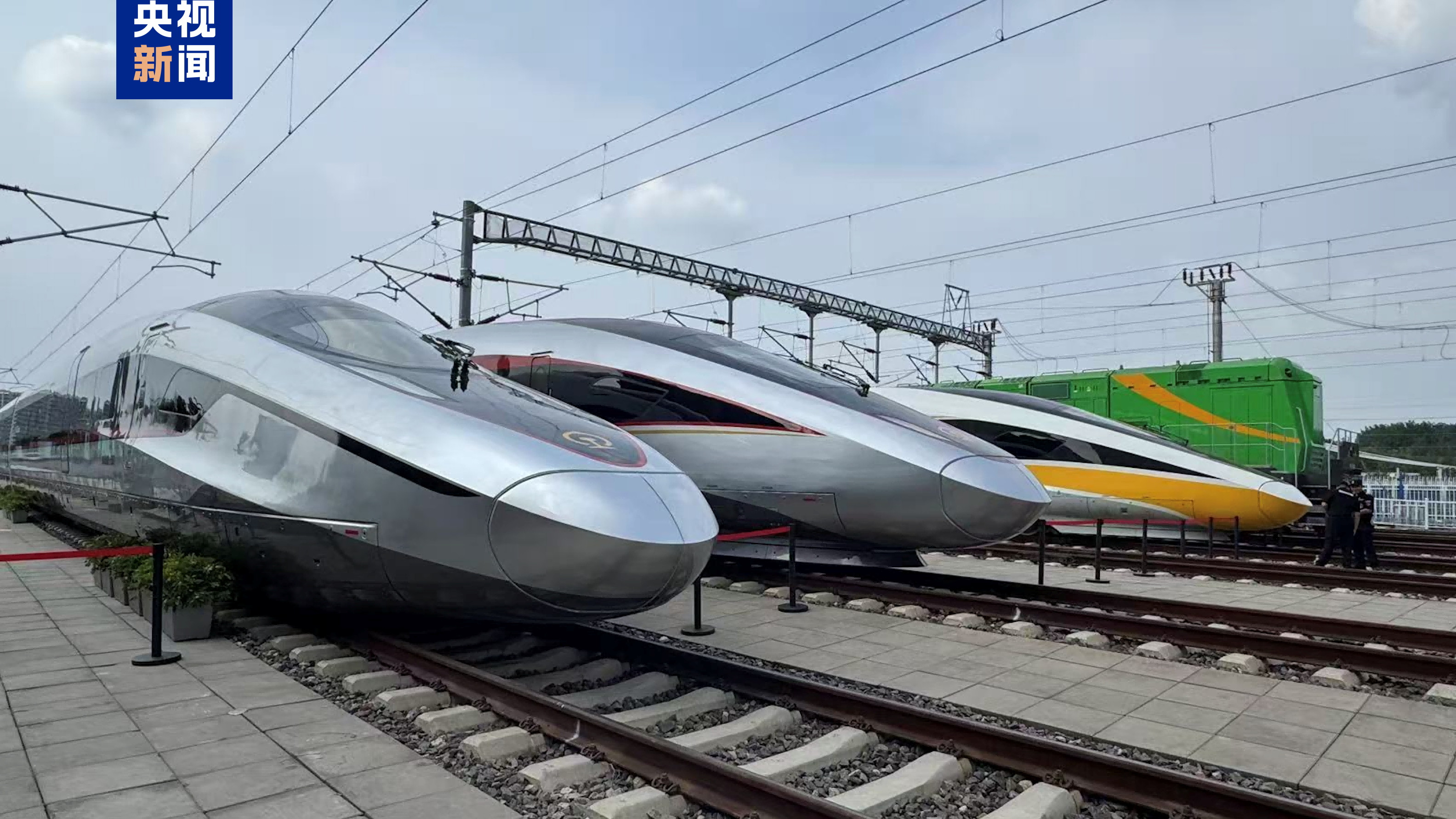 “复兴号”新成员CR450亮相!第一视角带你看高铁试验场→ “复兴号”新成员CR450亮相!第一视角带你看高铁试验场→