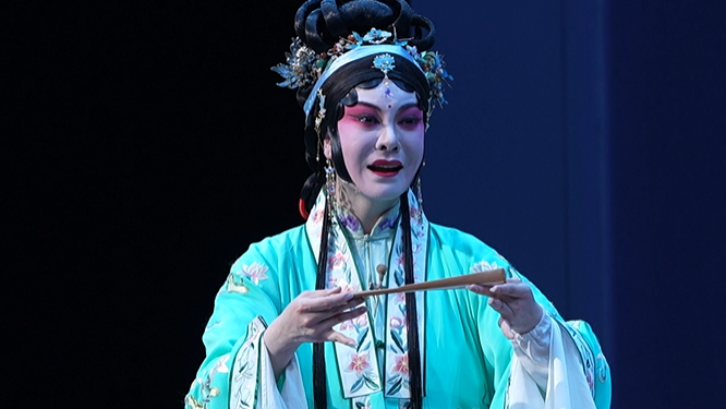 刘亚琳日复一日苦练圆场 打磨少女李香君 刘亚琳日复一日苦练圆场 打磨少女李香君
