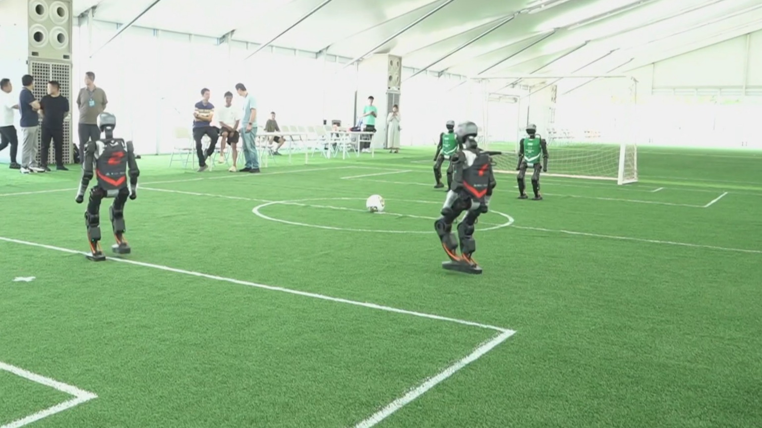 国家速滑馆人形机器人实训基地启用 亚太机器人世界杯考察团高度评价