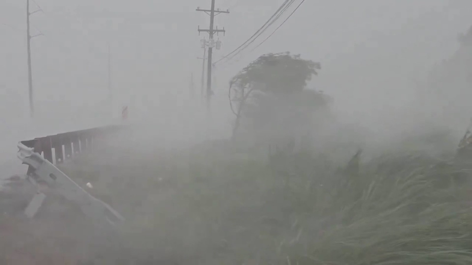 飓风“弗朗辛”在美国路易斯安那州海岸登陆 飓风“弗朗辛”在美国路易斯安那州海岸登陆