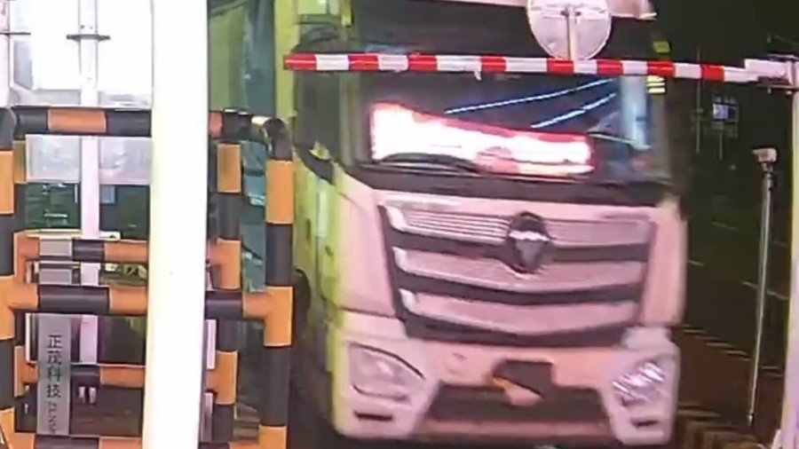 遮牌超载还闯卡这名老熟人再次被查