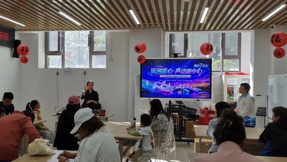 指尖绕丝线 盘扣寄深情——国庆非遗盘扣体验走进含章园三社区 指尖绕丝线 盘扣寄深情——国庆非遗盘扣体验走进含章园三社区