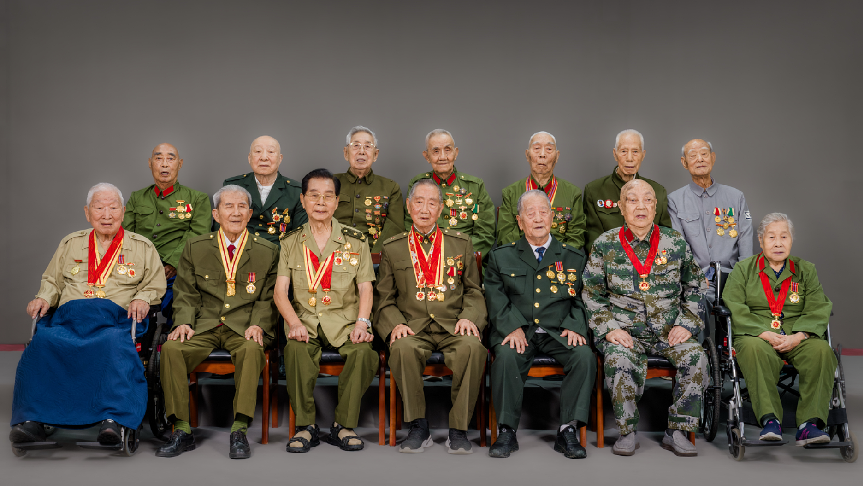 以光影致敬历史  为抗战老兵拍摄纪念照留存红色记忆