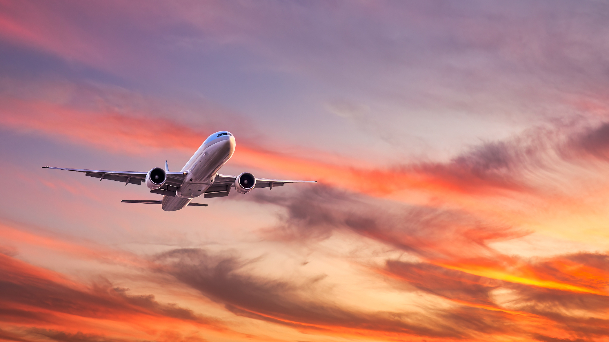 从伊朗撤离的25名中国公民经土库曼斯坦启程回国