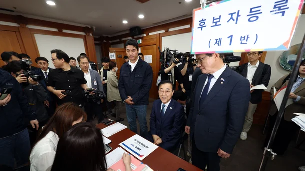 李在明正式登记参选下届韩国总统 李在明正式登记参选下届韩国总统