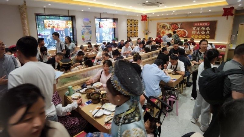 非遗与童趣撞个满怀 端午小长假前两天部分老字号销售同比增长超50% 非遗与童趣撞个满怀 端午小长假前两天部分老字号销售同比增长超50%