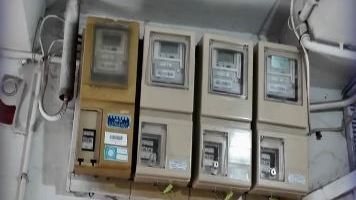 记者实地走访：小区里有人给电表移位了吗？