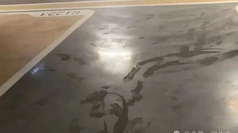交房不到一年，地库滑得像溜冰场！顺义这一小区承诺8月“止滑”