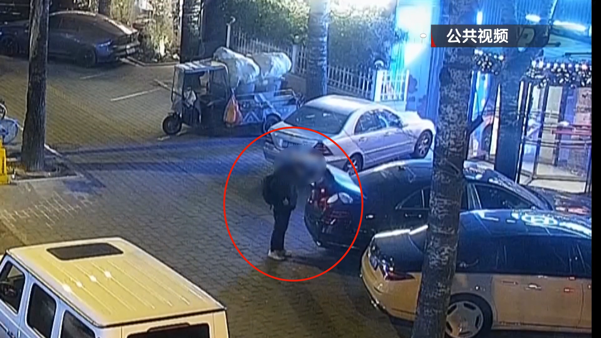 北京警方刑拘一名男子:拉车门盗窃 北京警方刑拘一名男子:拉车门盗窃