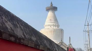 五一避开人潮！北京妙应寺白塔 红墙光影间每一帧都是电影感