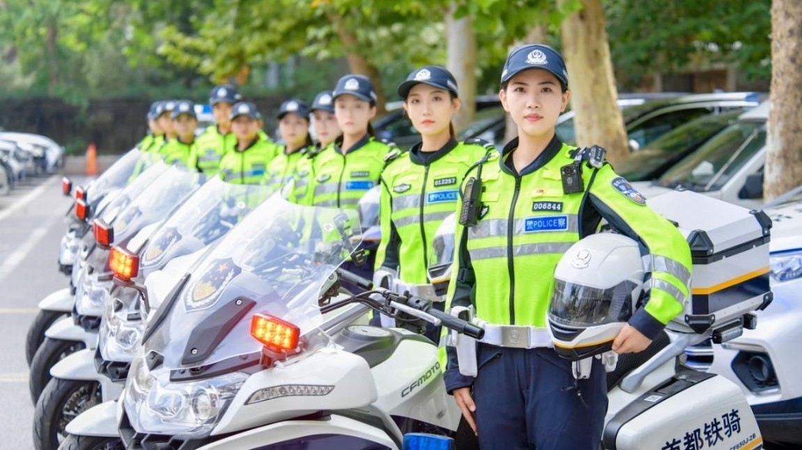 女警铁骑“扩编” 迎接盛夏“烤”验