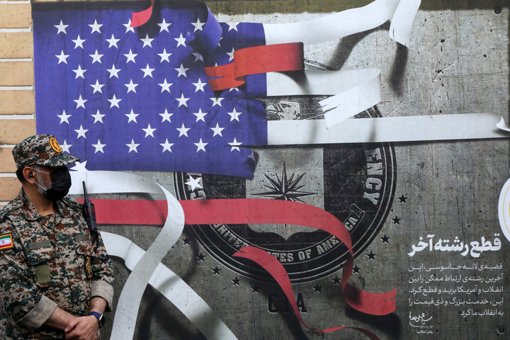 美国加码对伊朗制裁与军事部署　多方就局势表态