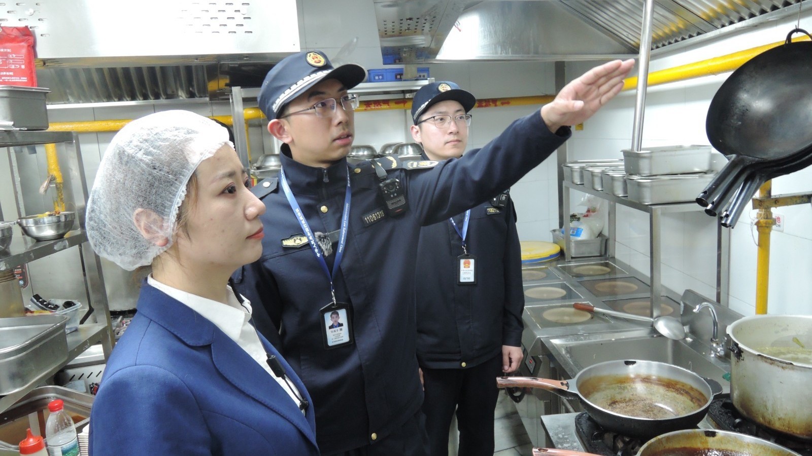 海淀城管以宣促查 筑牢餐饮商户安全与环保双重防线 海淀城管以宣促查 筑牢餐饮商户安全与环保双重防线