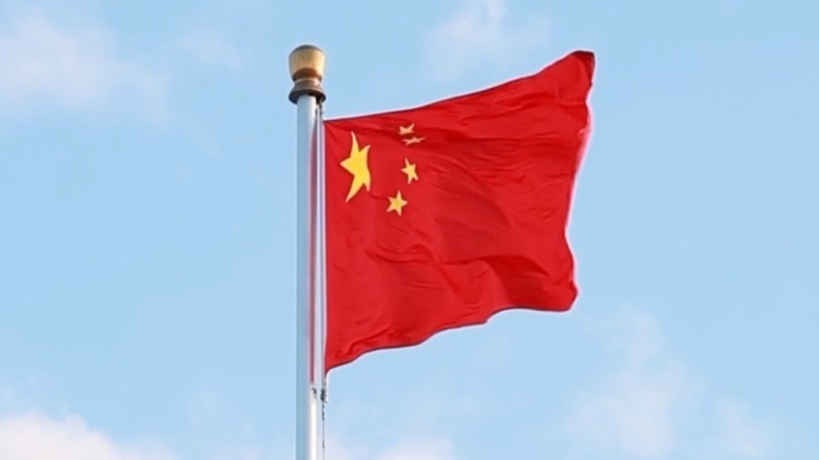 北京十年来首发大风橙色预警 天安门广场上的升旗仪式风雨无阻 北京十年来首发大风橙色预警 天安门广场上的升旗仪式风雨无阻