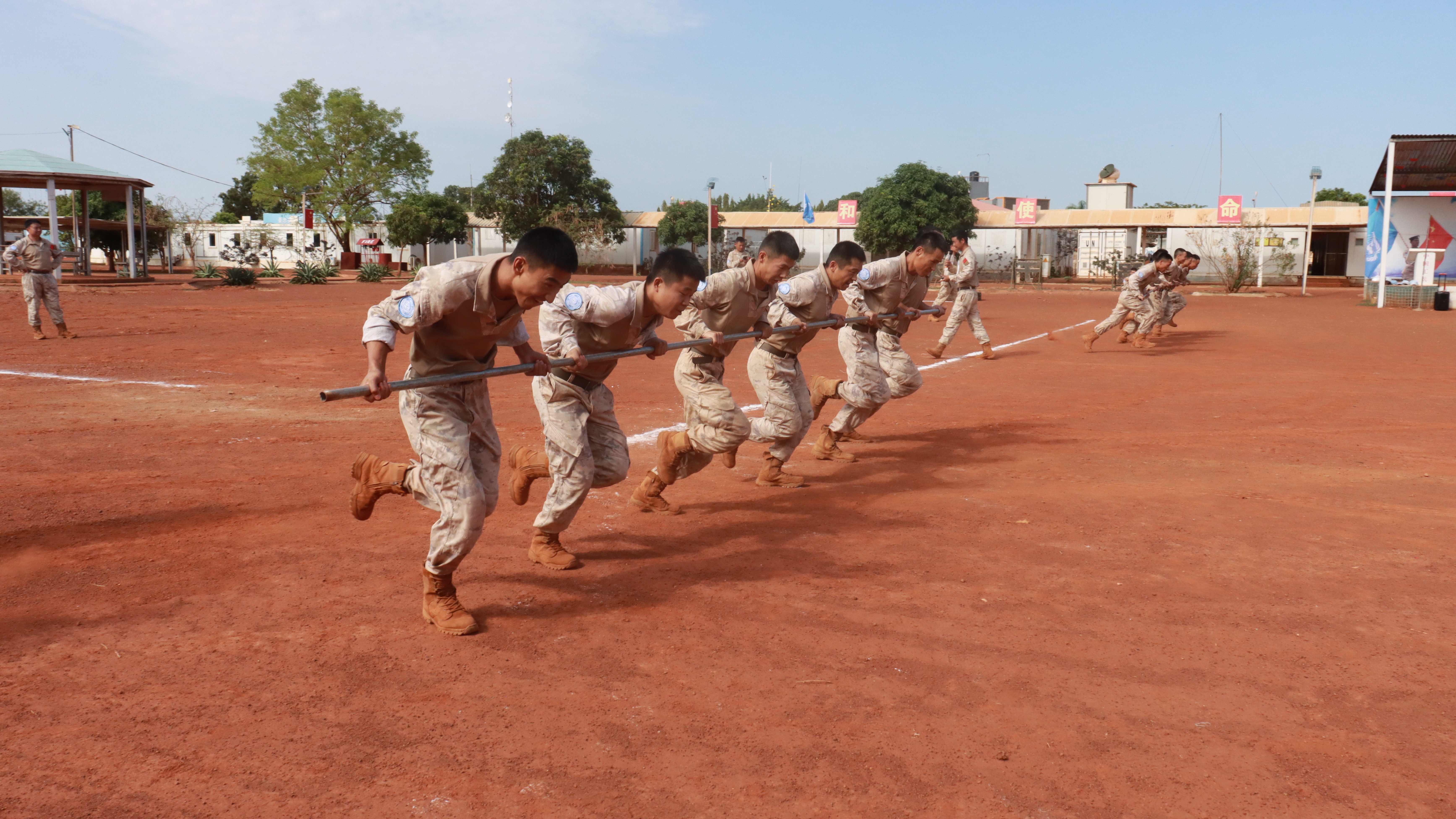 我赴南苏丹(瓦乌)维和工兵分队开展趣味体育竞技活动 我赴南苏丹(瓦乌)维和工兵分队开展趣味体育竞技活动
