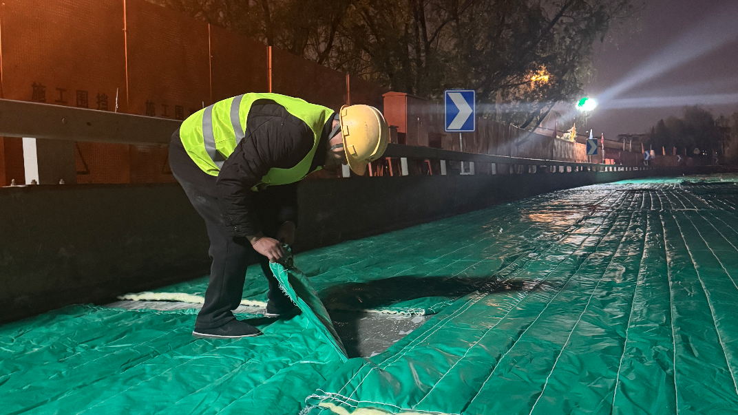 最新消息:路面已经盖上被子了! 最新消息:路面已经盖上被子了!