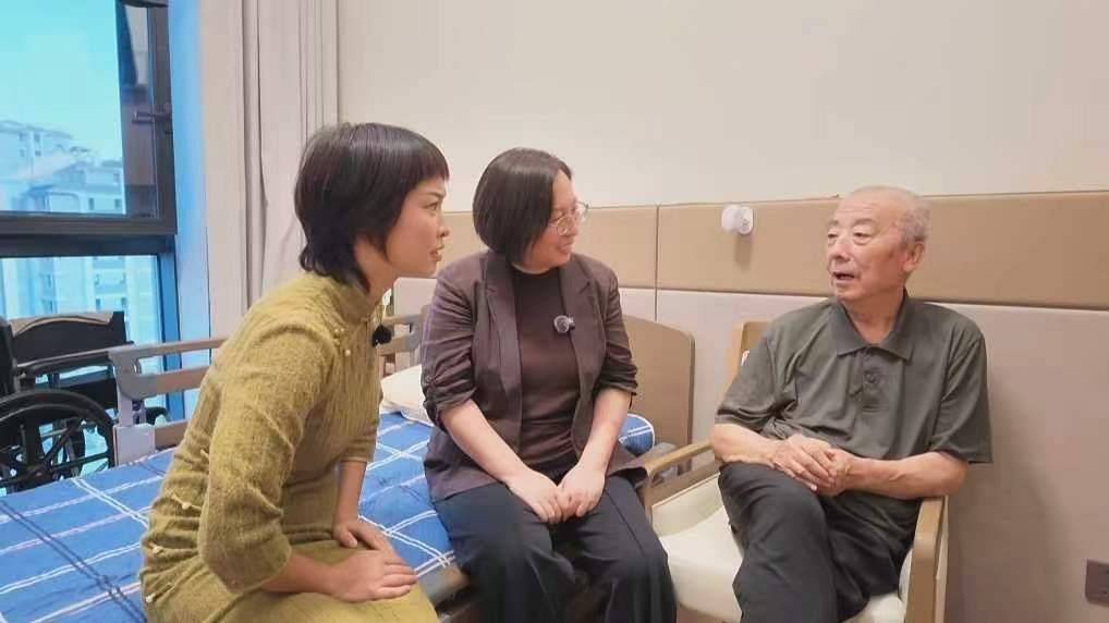 人物关系认知混乱！女儿谈父亲患阿尔茨海默病后异常症状
