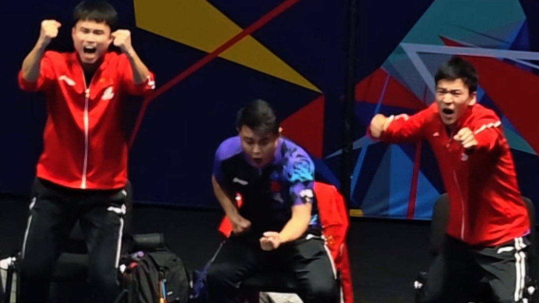 梁靖崑绝境连扳两局 场边主帅王皓难掩激动 怒吼挥拳 梁靖崑绝境连扳两局 场边主帅王皓难掩激动 怒吼挥拳