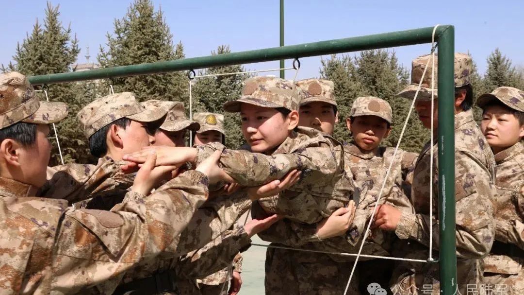 女兵入伍前vs入伍后，这组对比照太飒了！