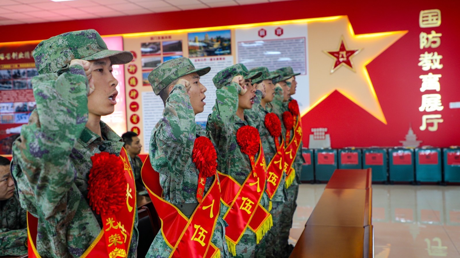 界碑铭初心 热血赴军营