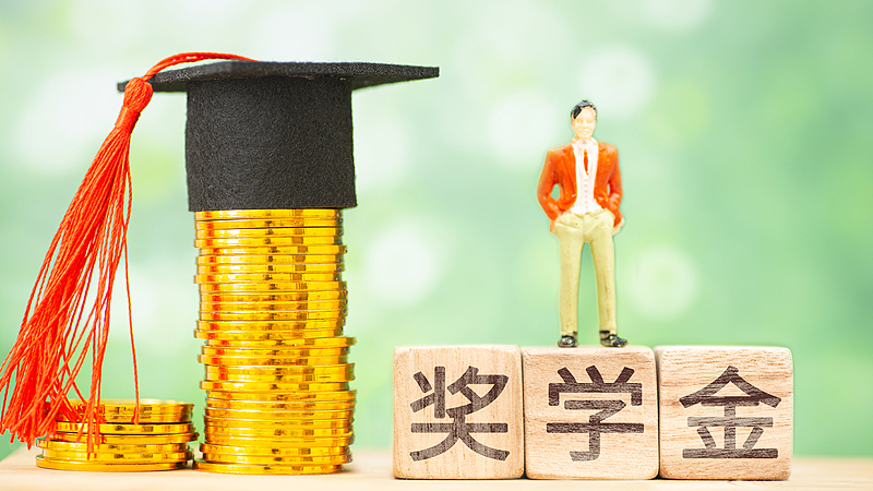 国家奖学金名额将翻倍，本专科国家奖学金升至1万元