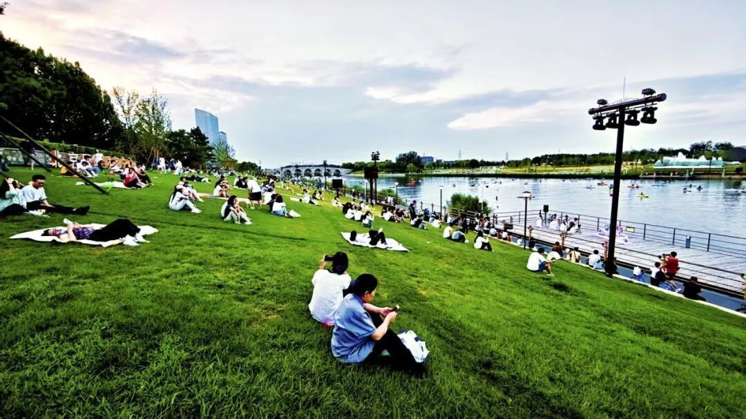 副中心北滩水岸休闲空间全面开放！露营、赏花、看晚霞～