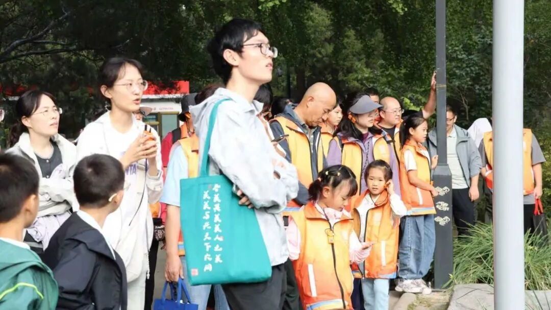 来广营地区组织双节暖“新”游 邀小哥家庭体验京彩假期