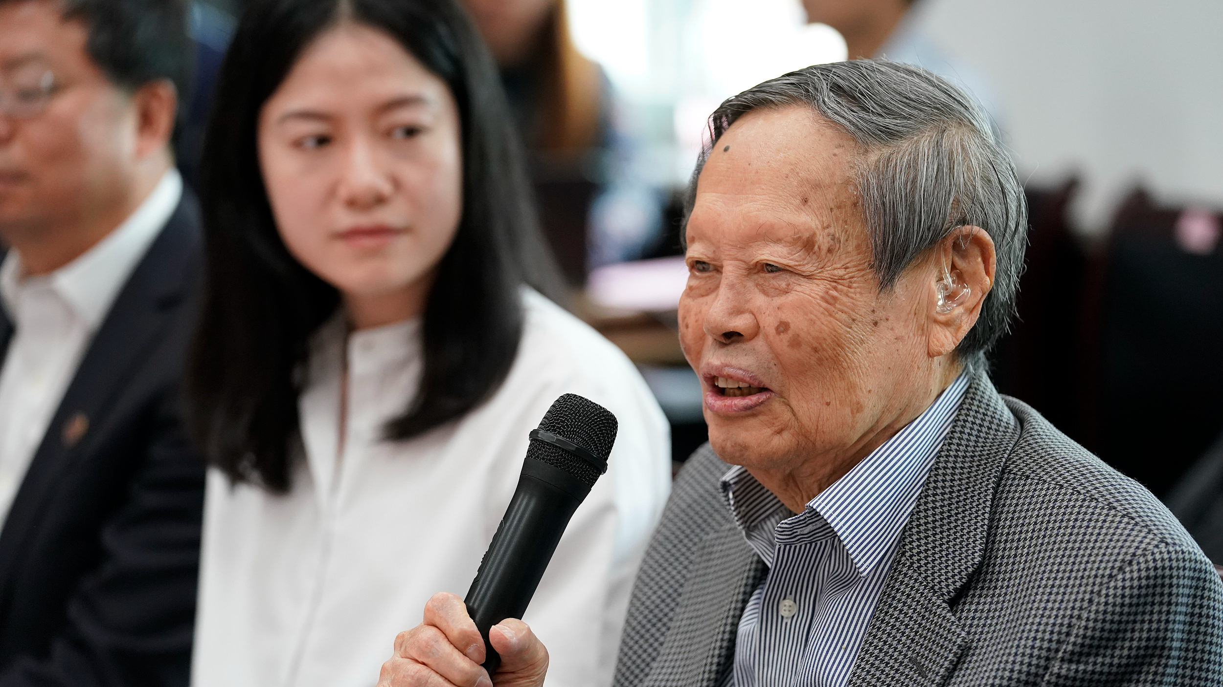 翁帆发文：杨先生离开的时候一定很欣慰，他交出了一份满意的答卷