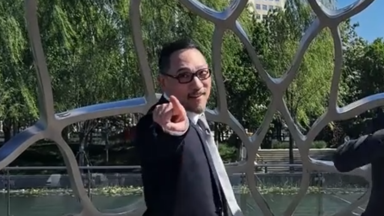 “法拉利大叔” 许文飙大方分享独家减龄秘诀 “法拉利大叔” 许文飙大方分享独家减龄秘诀