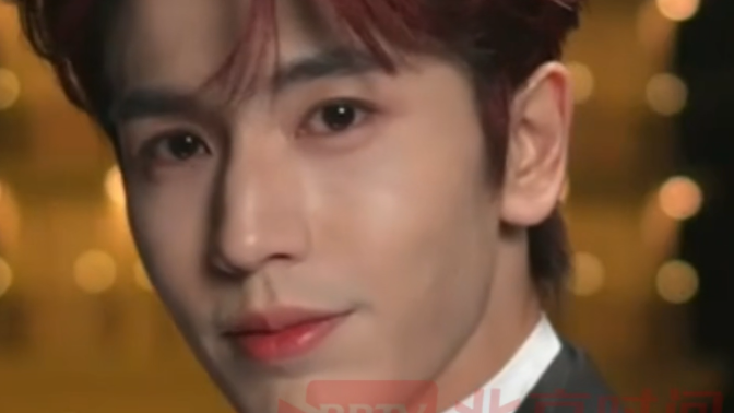 张凌赫以全新红发造型亮相VOGUE时尚之力盛会 张凌赫以全新红发造型亮相VOGUE时尚之力盛会