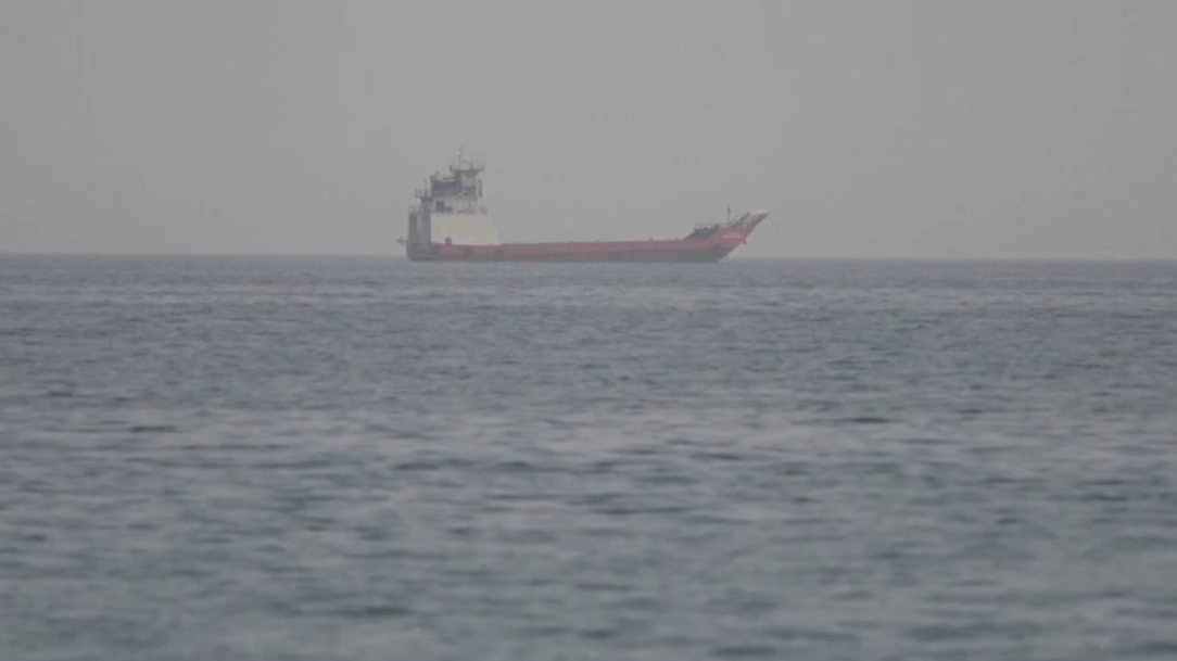 伊朗“波斯湾海峡管理局”宣布霍尔木兹海峡暂停通行 伊朗“波斯湾海峡管理局”宣布霍尔木兹海峡暂停通行