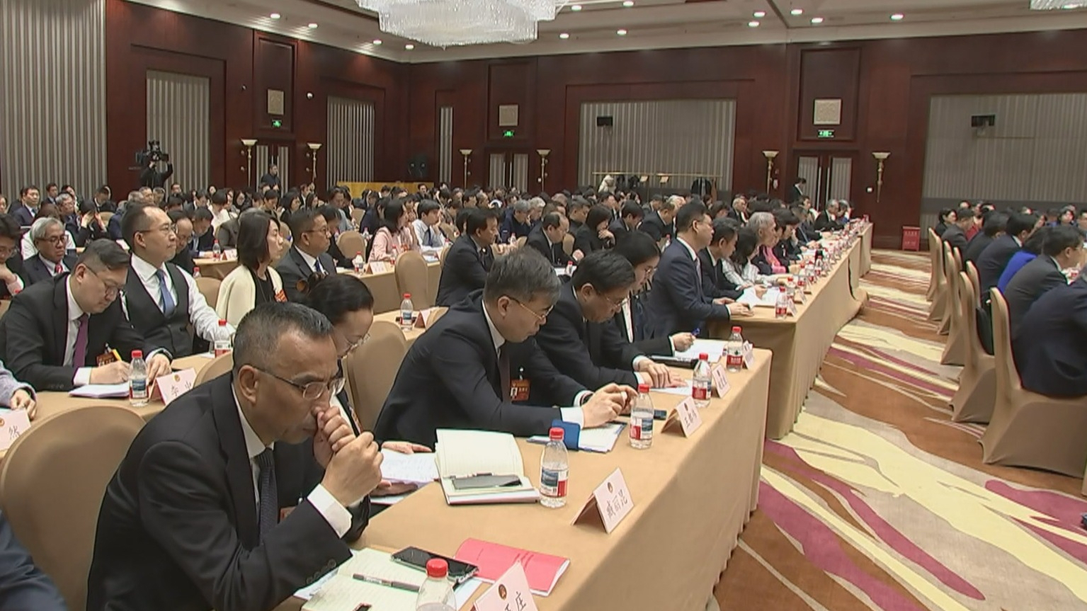 尹力强调 持续对标国际一流聚焦和谐宜居 推动城市实现更高质量更有效率更可持续的发展