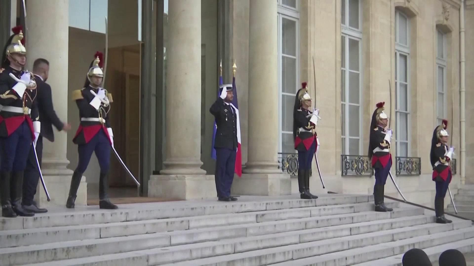 法国总统马克龙任命巴尼耶为新总理 法国总统马克龙任命巴尼耶为新总理