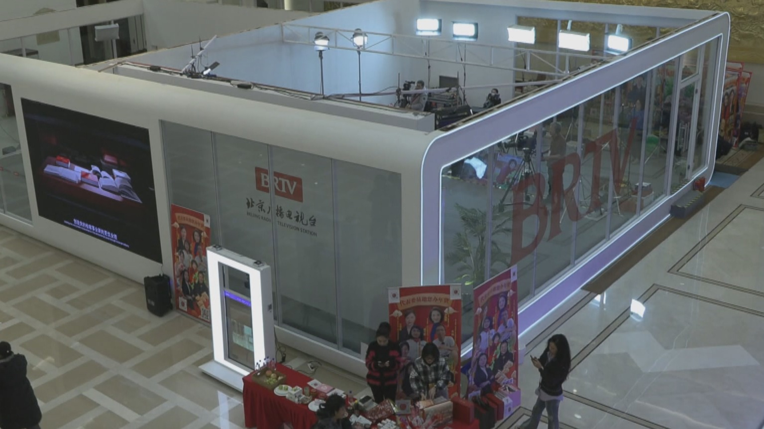北京两会特别报道丨市领导看望报道市人代会的新闻工作者 李秀领参加