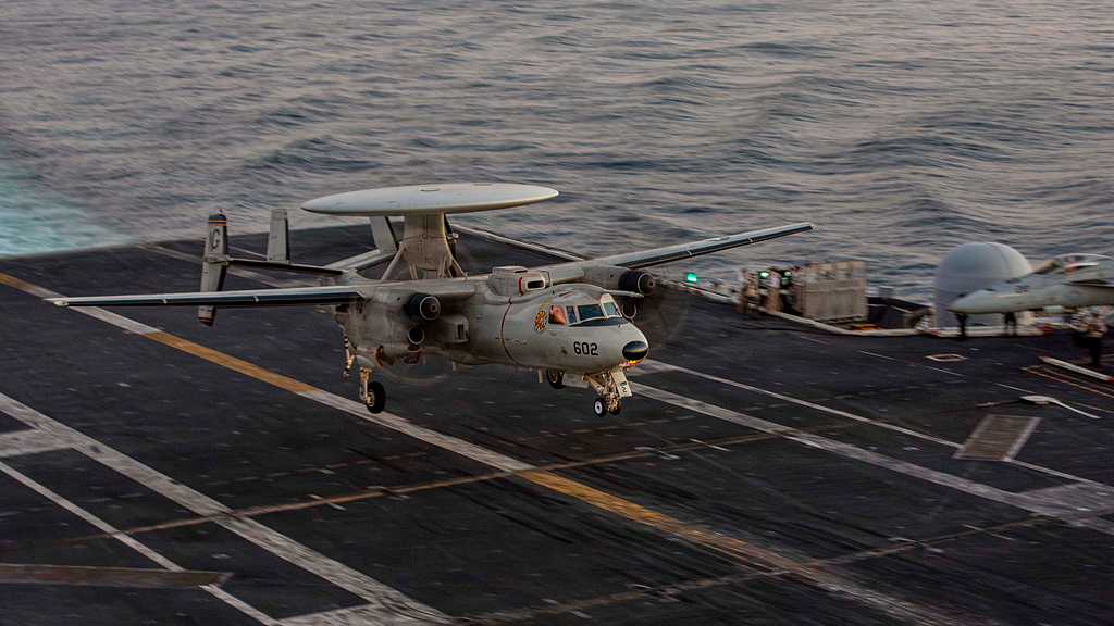 美军称“林肯”号航母继续对伊朗作战