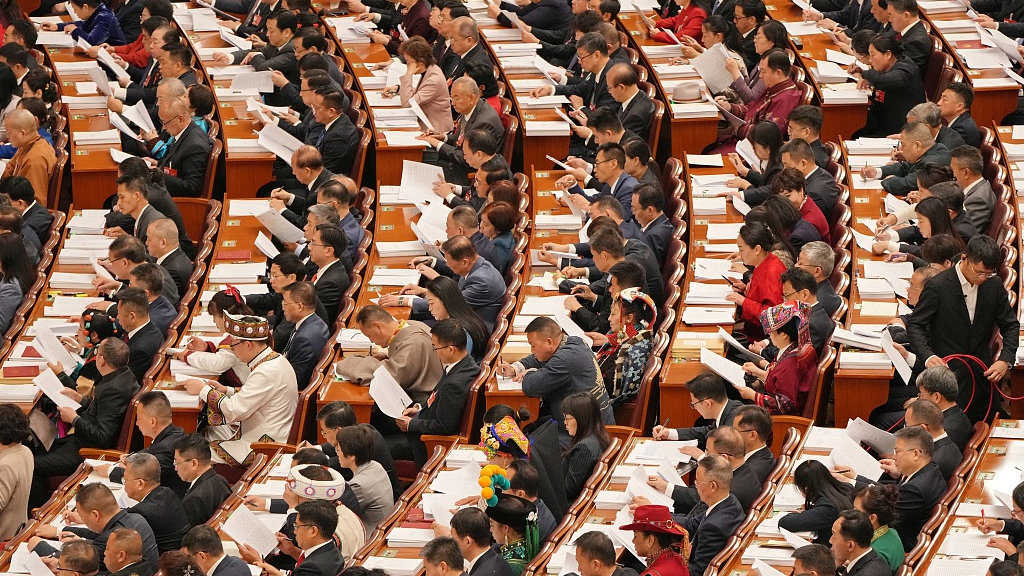 政府工作报告里的促消费:鼓起百姓“钱袋子”,千亿“红包”落下去 政府工作报告里的促消费:鼓起百姓“钱袋子”,千亿“红包”落下去