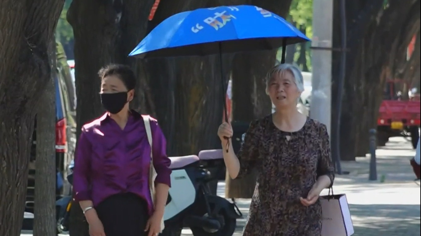 最高气温突破35℃ 北京迎今年首个高温日 最高气温突破35℃ 北京迎今年首个高温日