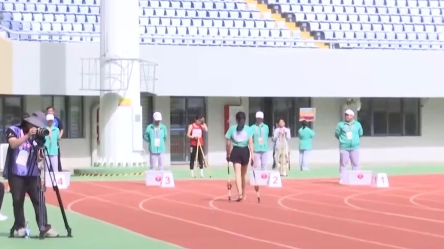 什么比赛要同手同脚?来看看高脚竞速“竹马飞人” 什么比赛要同手同脚?来看看高脚竞速“竹马飞人”